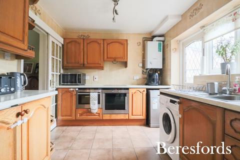 3 bedroom end of terrace house for sale, Swan Avenue, Upminster, RM14