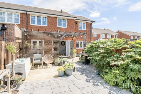6 Ridgewell Grove, Hornchurch, RM12 5AG