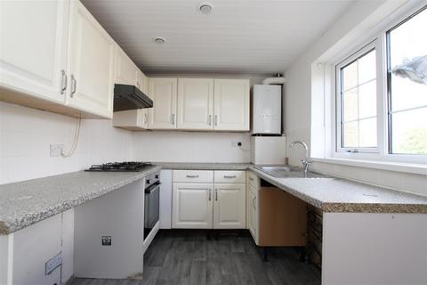 2 bedroom terraced house to rent, Victoria Road, Bradford