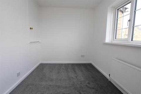 2 bedroom terraced house to rent, Victoria Road, Bradford