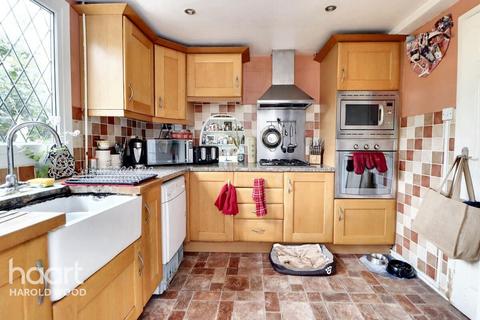 48 Retford Road, Romford, RM3 9NB