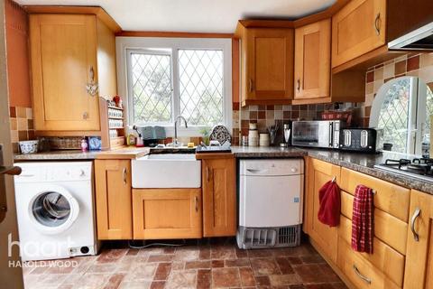 48 Retford Road, Romford, RM3 9NB