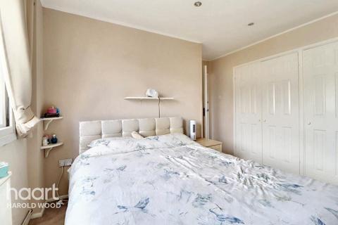 48 Retford Road, Romford, RM3 9NB