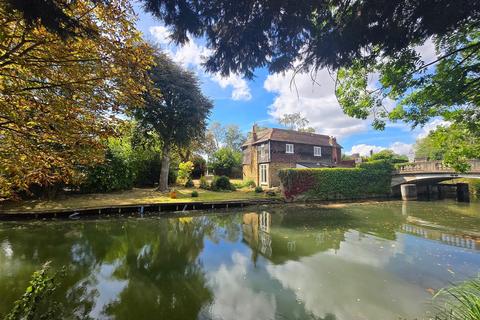 undefined, Riverside House, Roydon
