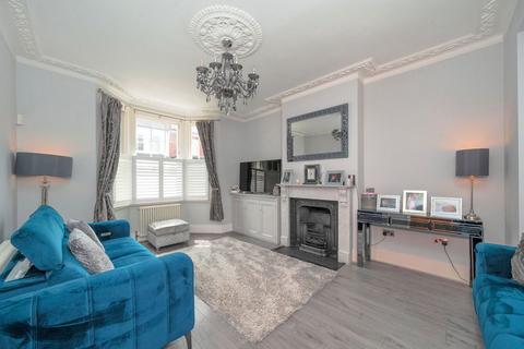 16 Romberg Road, London, SW17 8UA