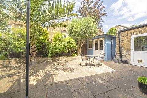 16 Romberg Road, London, SW17 8UA