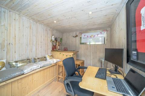 16 Romberg Road, London, SW17 8UA