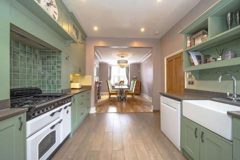 16 Romberg Road, London, SW17 8UA