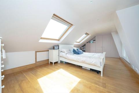 16 Romberg Road, London, SW17 8UA