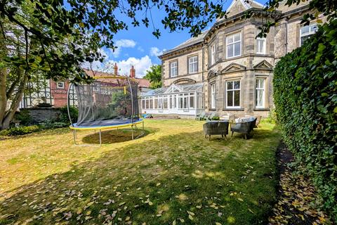 4 bedroom end of terrace house for sale, Front Street, Whitburn, SR6