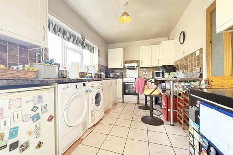 2 bedroom end of terrace house for sale, Wallis Avenue, Hereford HR2