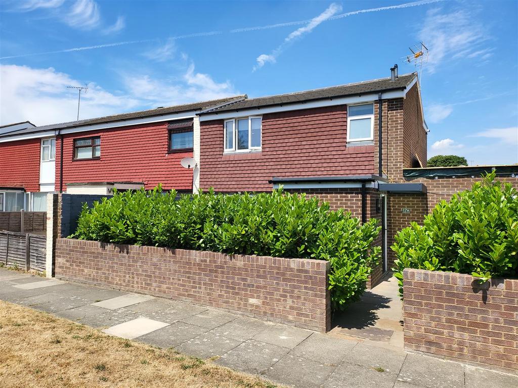 Betsham Road, DA8 4 bed end of terrace house - £2,600 pcm (£600 pw)