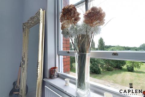 2 bedroom apartment for sale, Brandesbury Square, Woodford Green