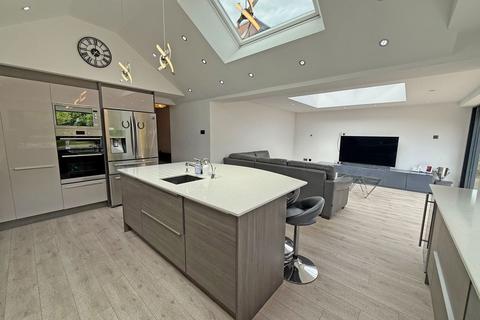 2 bedroom detached bungalow for sale, Cubley Road, Hall Green, B28 8EH