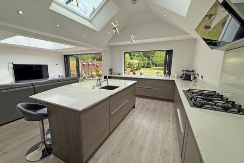 2 bedroom detached bungalow for sale, Cubley Road, Hall Green, B28 8EH