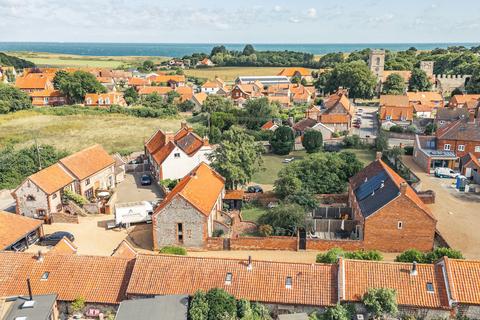 undefined, Chain Free in Weybourne
