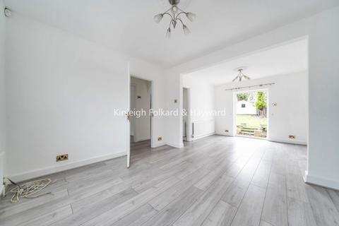 3 bedroom bungalow to rent, Gilroy Way, Orpington, BR5