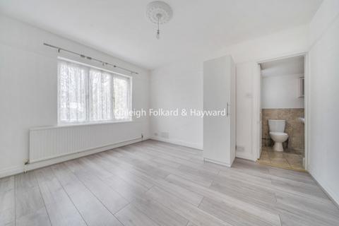 3 bedroom bungalow to rent, Gilroy Way, Orpington, BR5