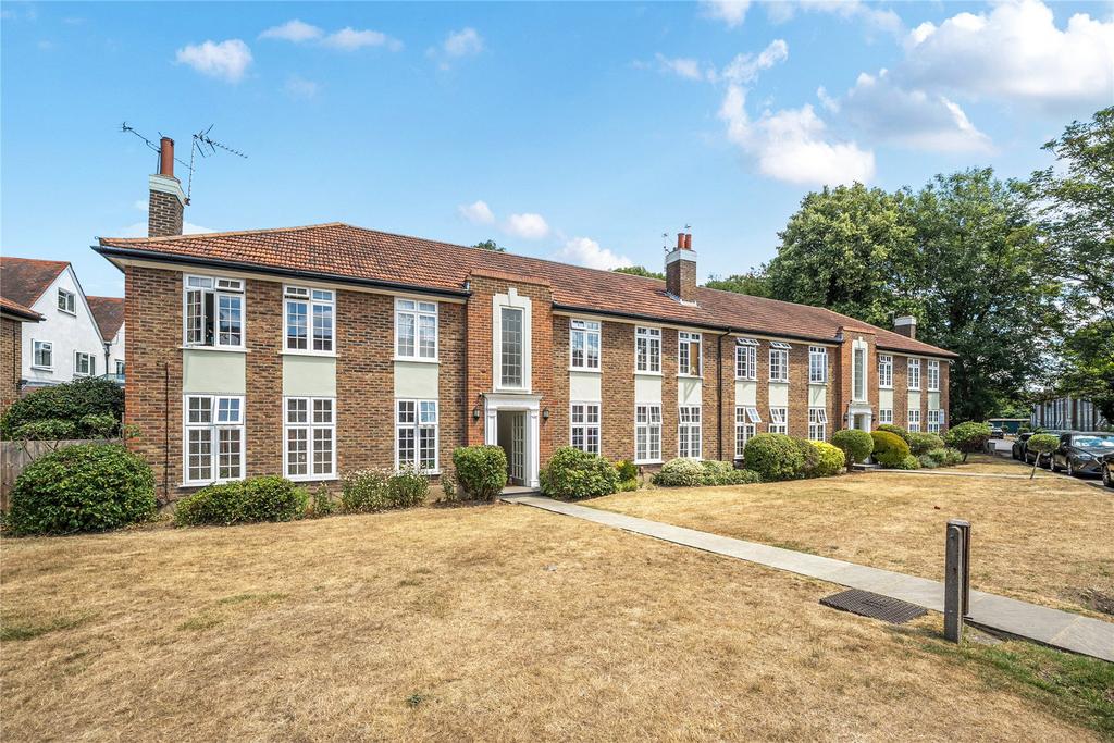 Portsmouth Road, Thames Ditton KT7 2 bed flat - £350,000