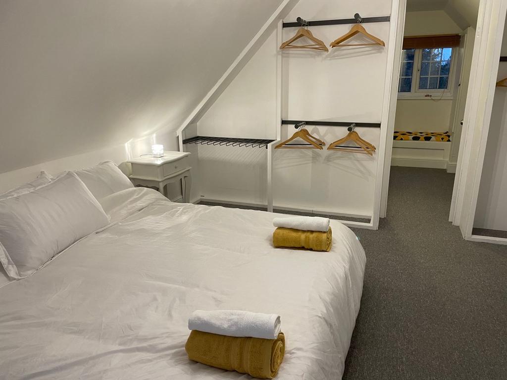 Annexe Bedroom to dressing room