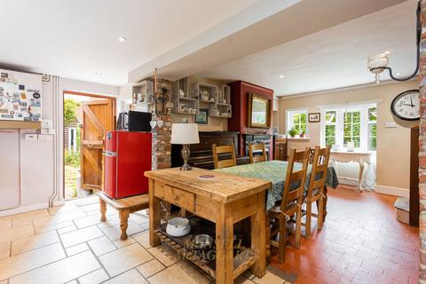 Bryle Cottage Tompsets Bank, Forest Row, RH18 5BG