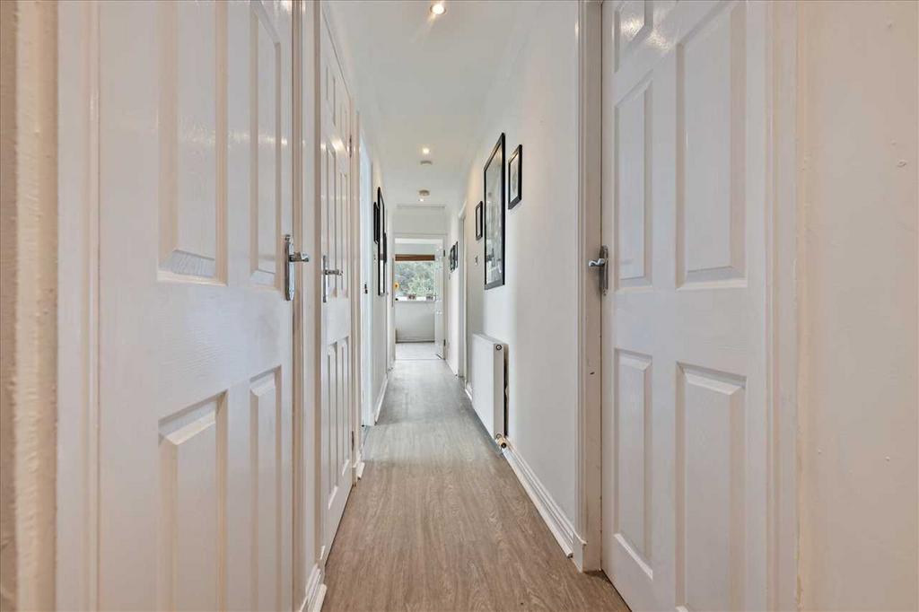Entrance Hallway (2)