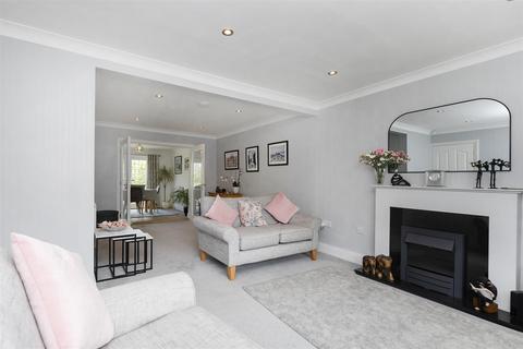 2 bedroom detached bungalow for sale, Gernhill Avenue, Fixby, Huddersfield