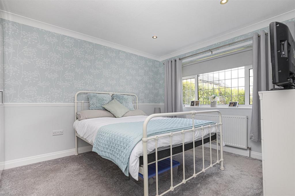 Bramleys Estate Agents - Gernhill Avenue - Fixby (