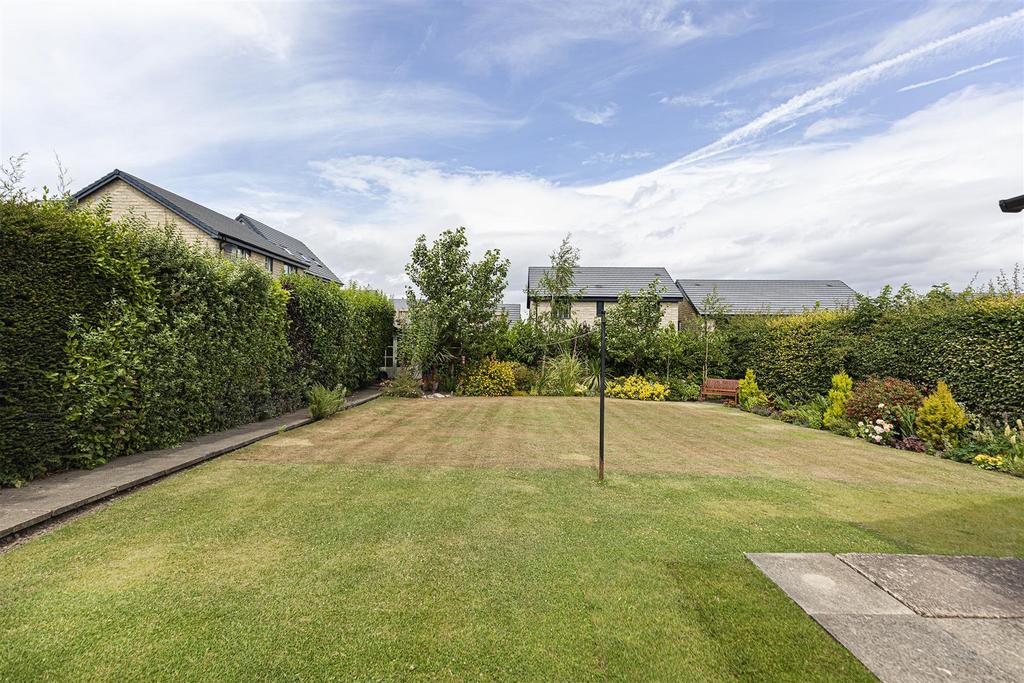 Bramleys Estate Agents - Gernhill Avenue - Fixby (