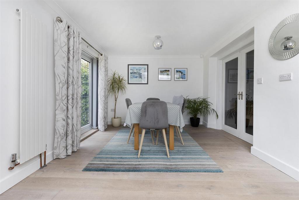 Bramleys Estate Agents - Gernhill Avenue - Fixby (