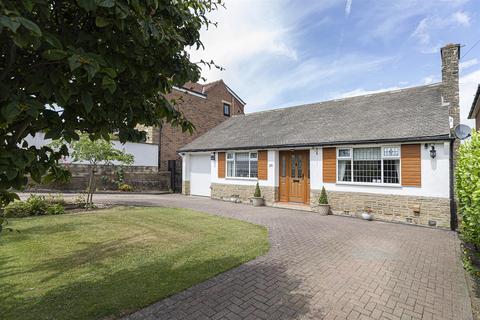 2 bedroom detached bungalow for sale, Gernhill Avenue, Fixby, Huddersfield