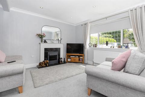 2 bedroom detached bungalow for sale, Gernhill Avenue, Fixby, Huddersfield