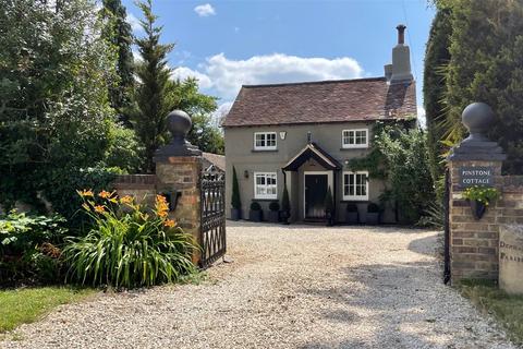 3 bedroom detached house for sale, Oxford Road, Gerrards Cross, Buckinghamshire