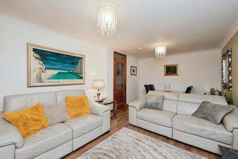 11 Birrell Drive, Dunfermline, KY11 8DW