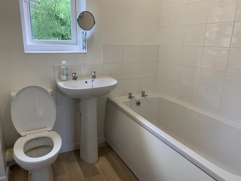 36 Huntingdon Advert Bath.jpg