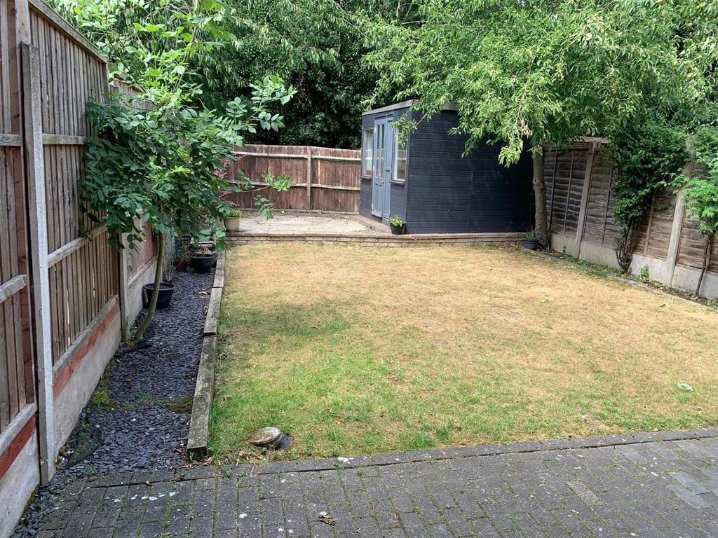36 Huntingdon Advert Garden.jpg