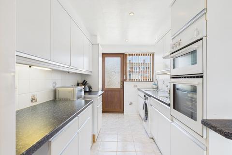 11 Allistonway, Stanford-le-hope, SS17 7HY