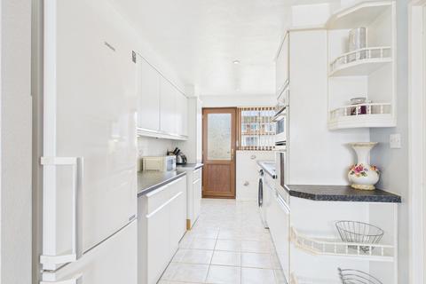 11 Allistonway, Stanford-le-hope, SS17 7HY