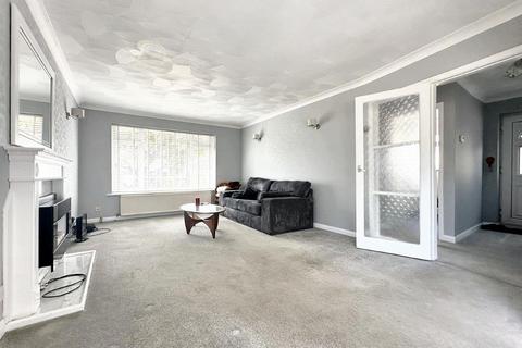 4 bedroom chalet for sale, Malines Avenue, Peacehaven, BN10 7PR
