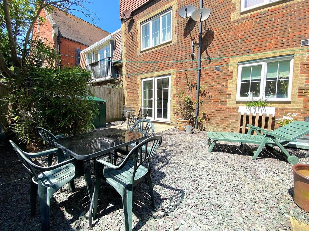 2 Chancery Ct - Garden2.jpg
