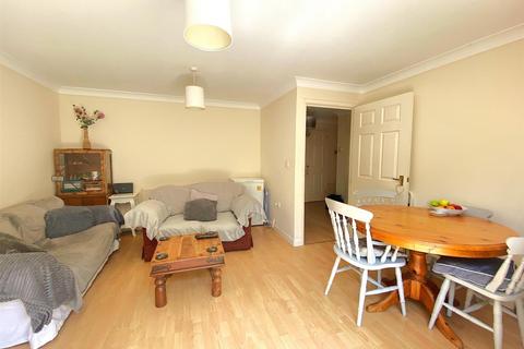2 bedroom ground floor flat for sale, Cantelupe Road, Bexhill-On-Sea