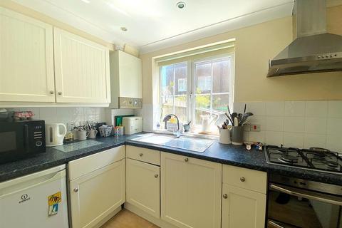 2 bedroom ground floor flat for sale, Cantelupe Road, Bexhill-On-Sea