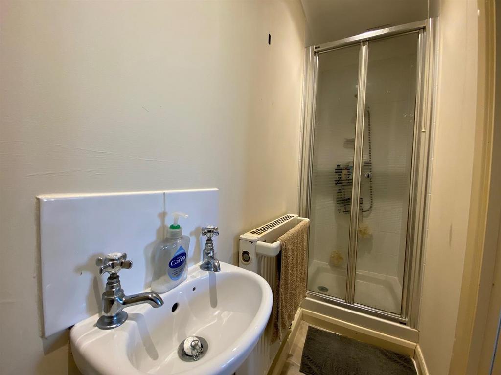 2 Chancery Ct - En Suite.jpg