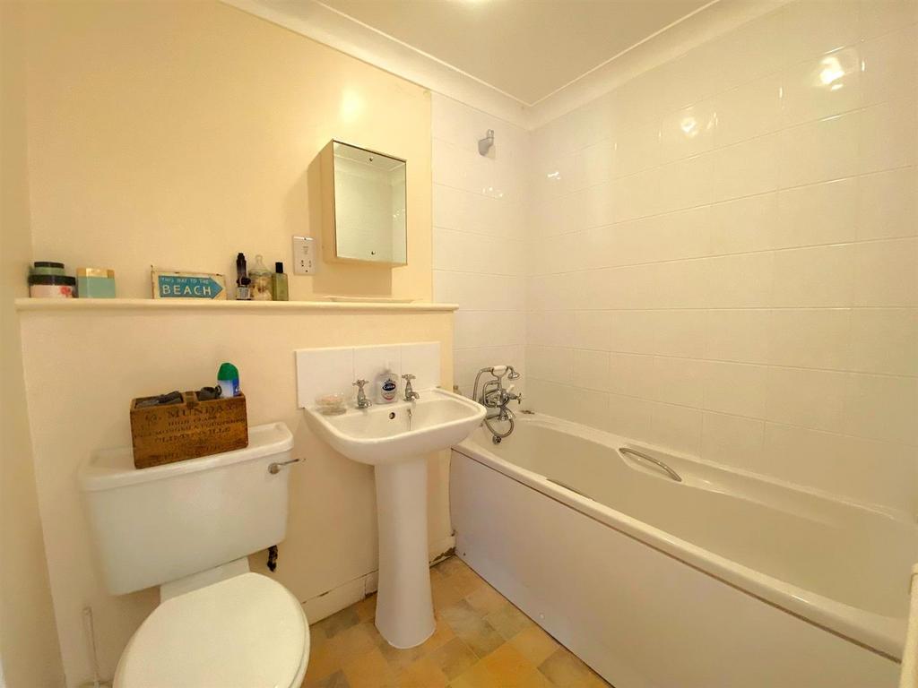 2 Chancery Ct - Bathroom.jpg