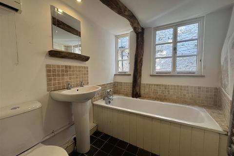 2, Stucley House Fore Street, Chulmleigh, EX18 7BR