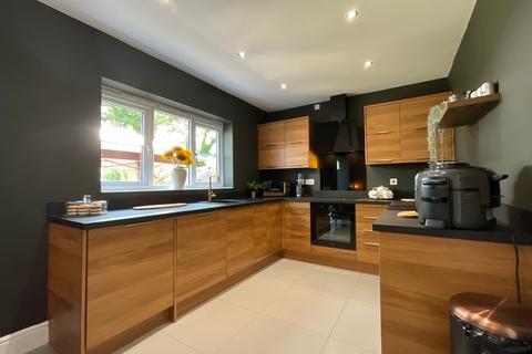 4 bedroom detached house for sale, Green Close, Great Haywood, ST18