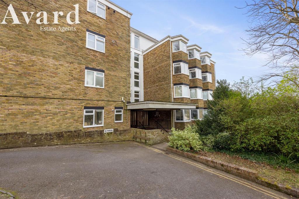Varndean Drive Monterey Court Flat 9-017.jpg