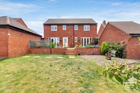 18 Wallis Drive, Streethay, Lichfield, WS13 8WR