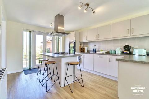 18 Wallis Drive, Streethay, Lichfield, WS13 8WR