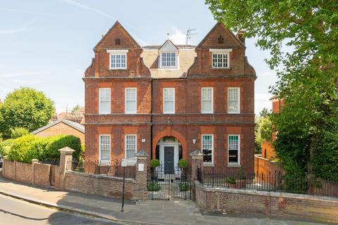 Hampstead Hill Gardens, London, NW3